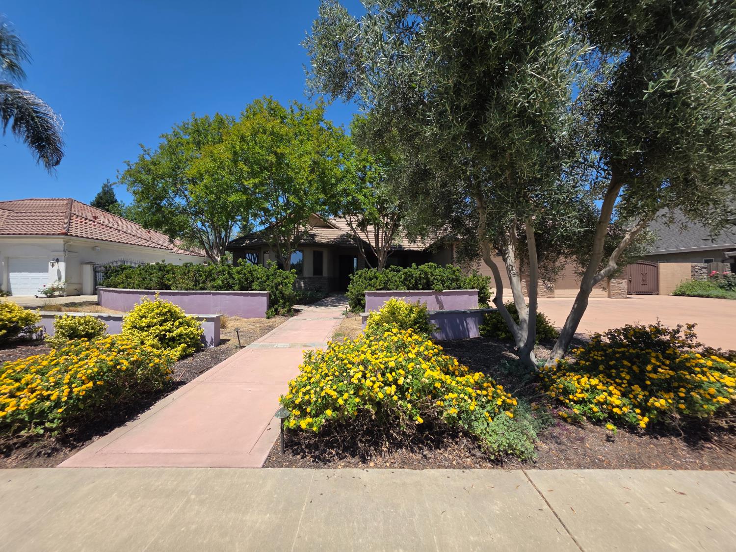 1072 Rorden Ave, Selma, CA 93662