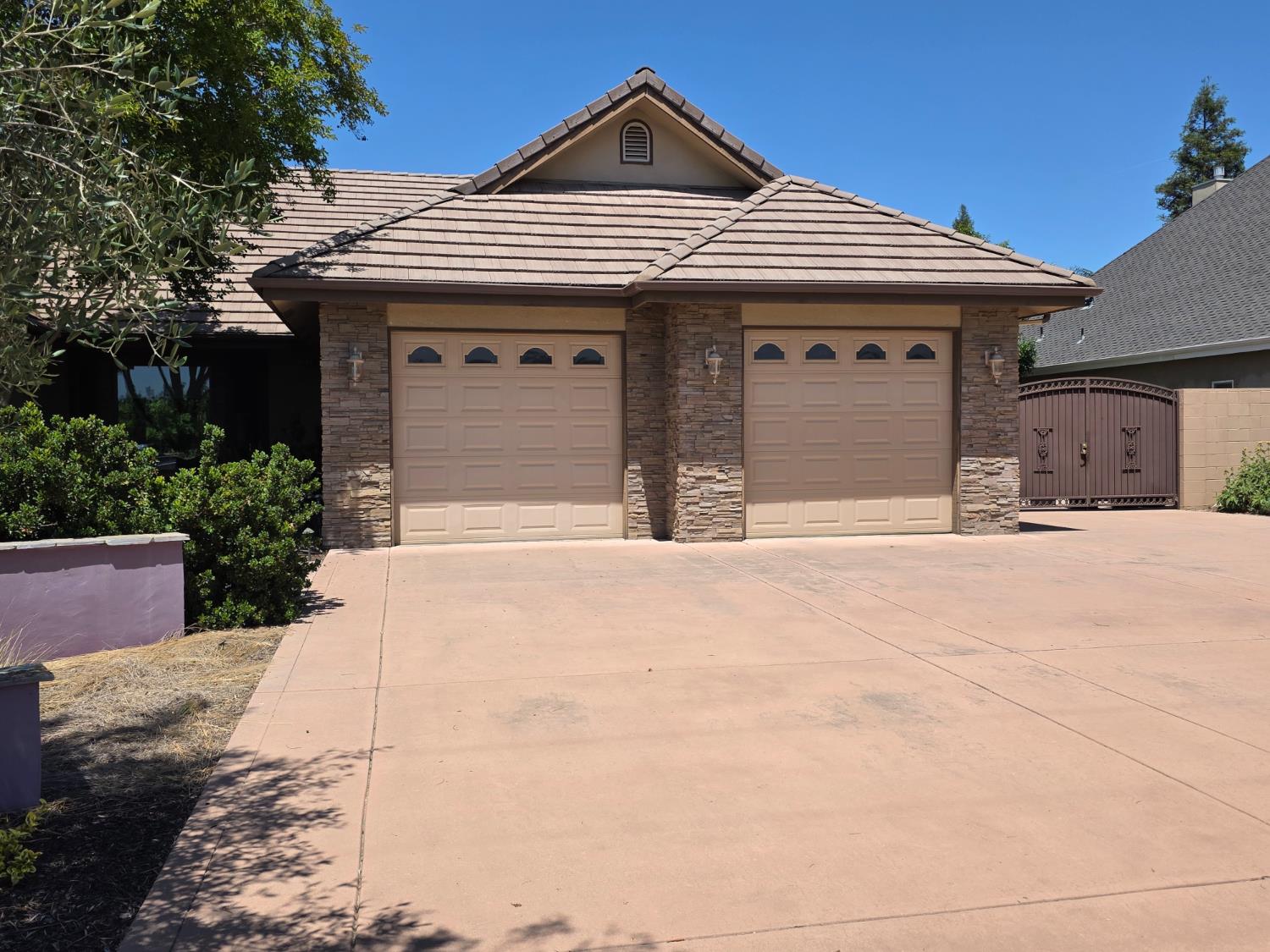1072 Rorden Ave, Selma, CA 93662