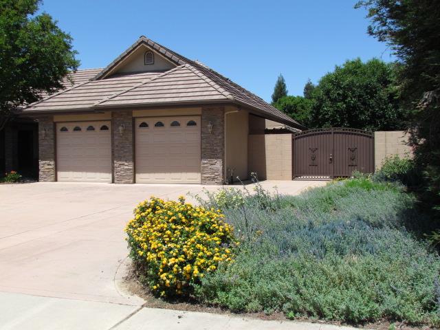 1072 Rorden Ave, Selma, CA 93662