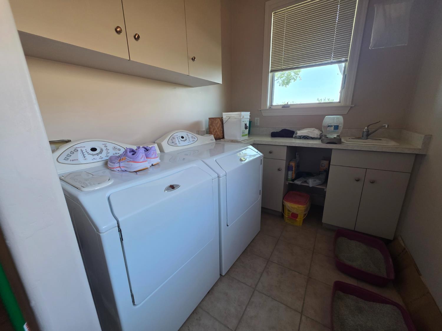 1072 Rorden Ave, Selma, CA 93662