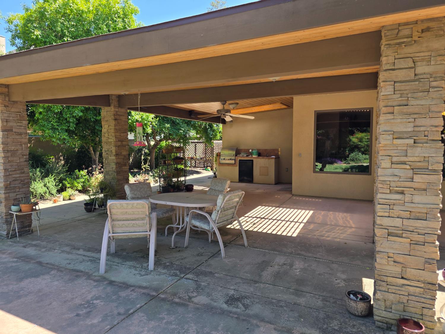 1072 Rorden Ave, Selma, CA 93662
