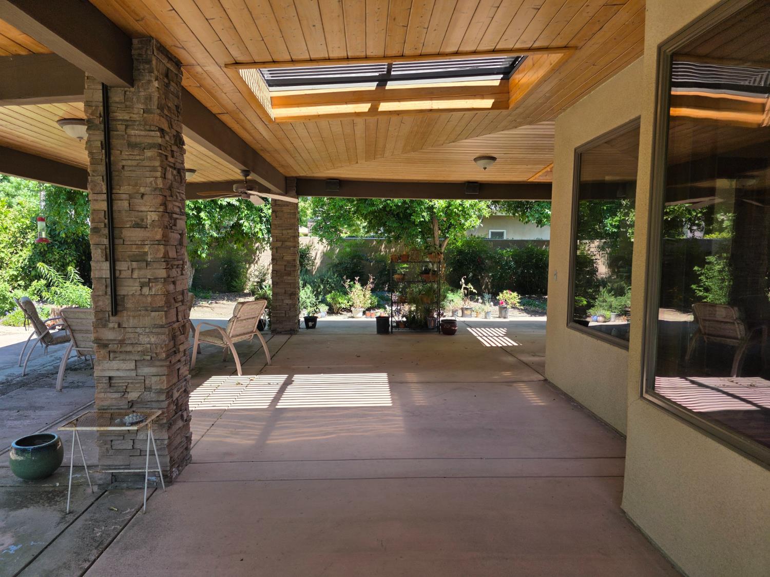 1072 Rorden Ave, Selma, CA 93662