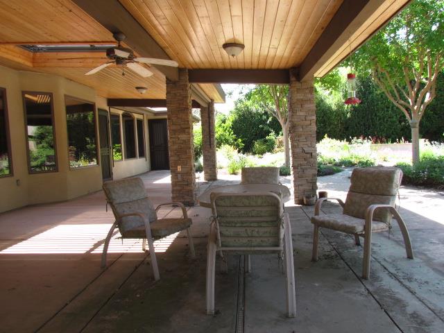 1072 Rorden Ave, Selma, CA 93662