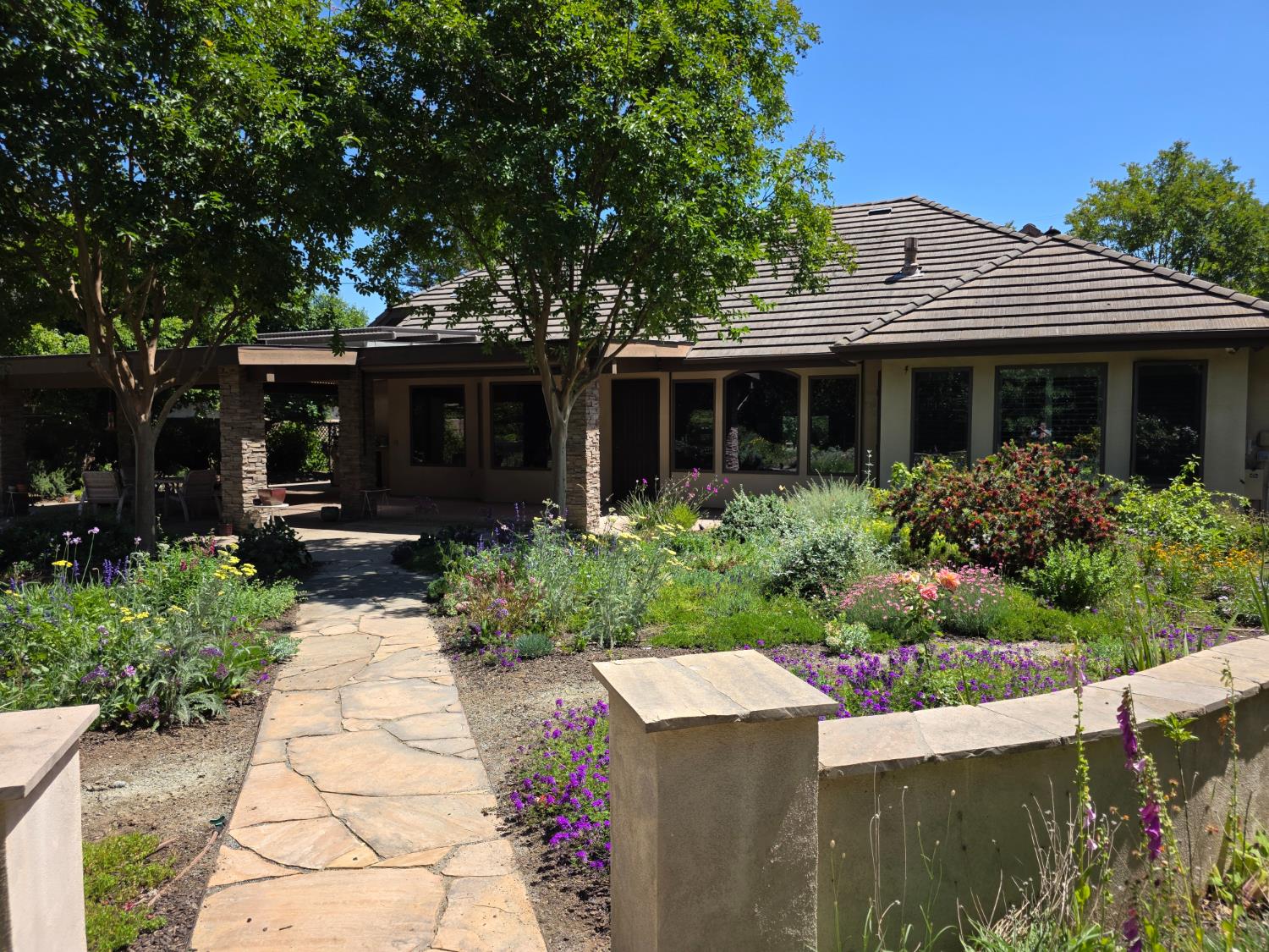 1072 Rorden Ave, Selma, CA 93662