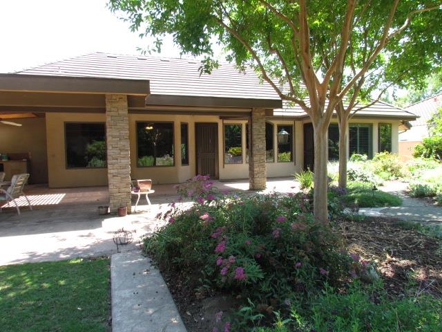 1072 Rorden Ave, Selma, CA 93662