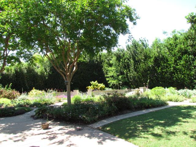 1072 Rorden Ave, Selma, CA 93662