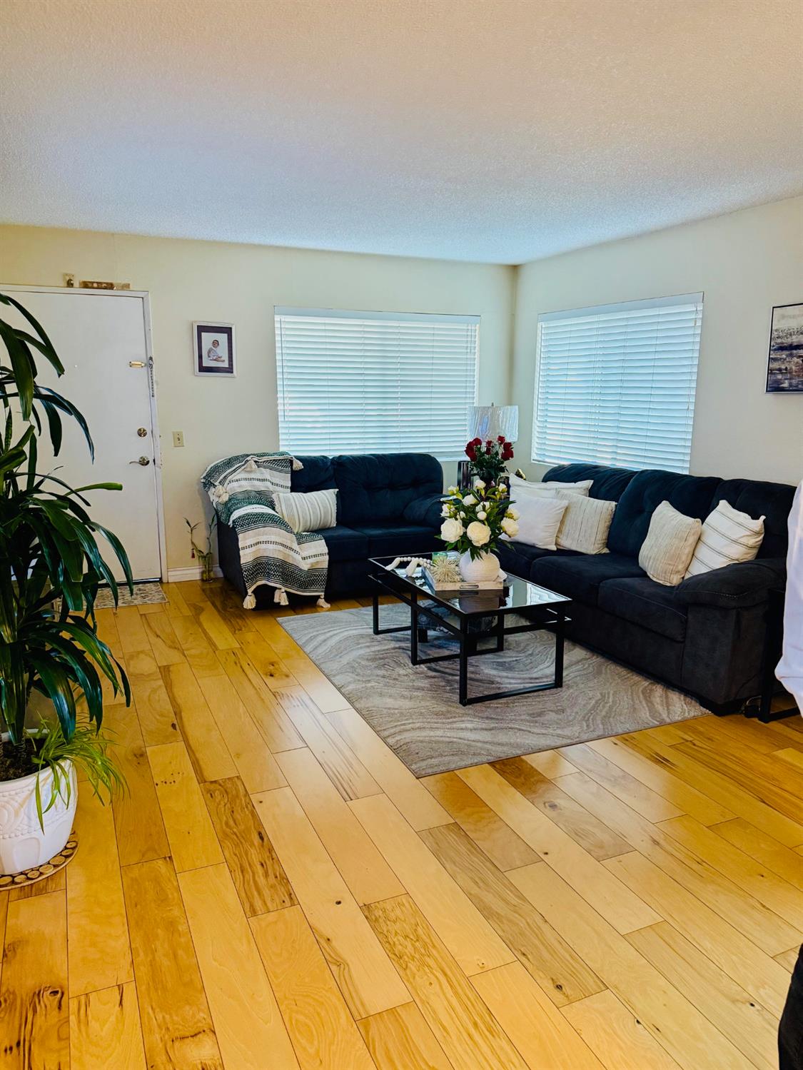 1340 E Hillcrest #10, Thousand Oaks, CA 91362