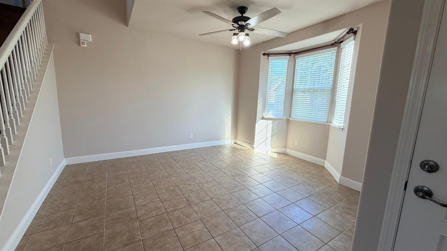 5284 W King Fisher Ln, Fresno, CA 93722