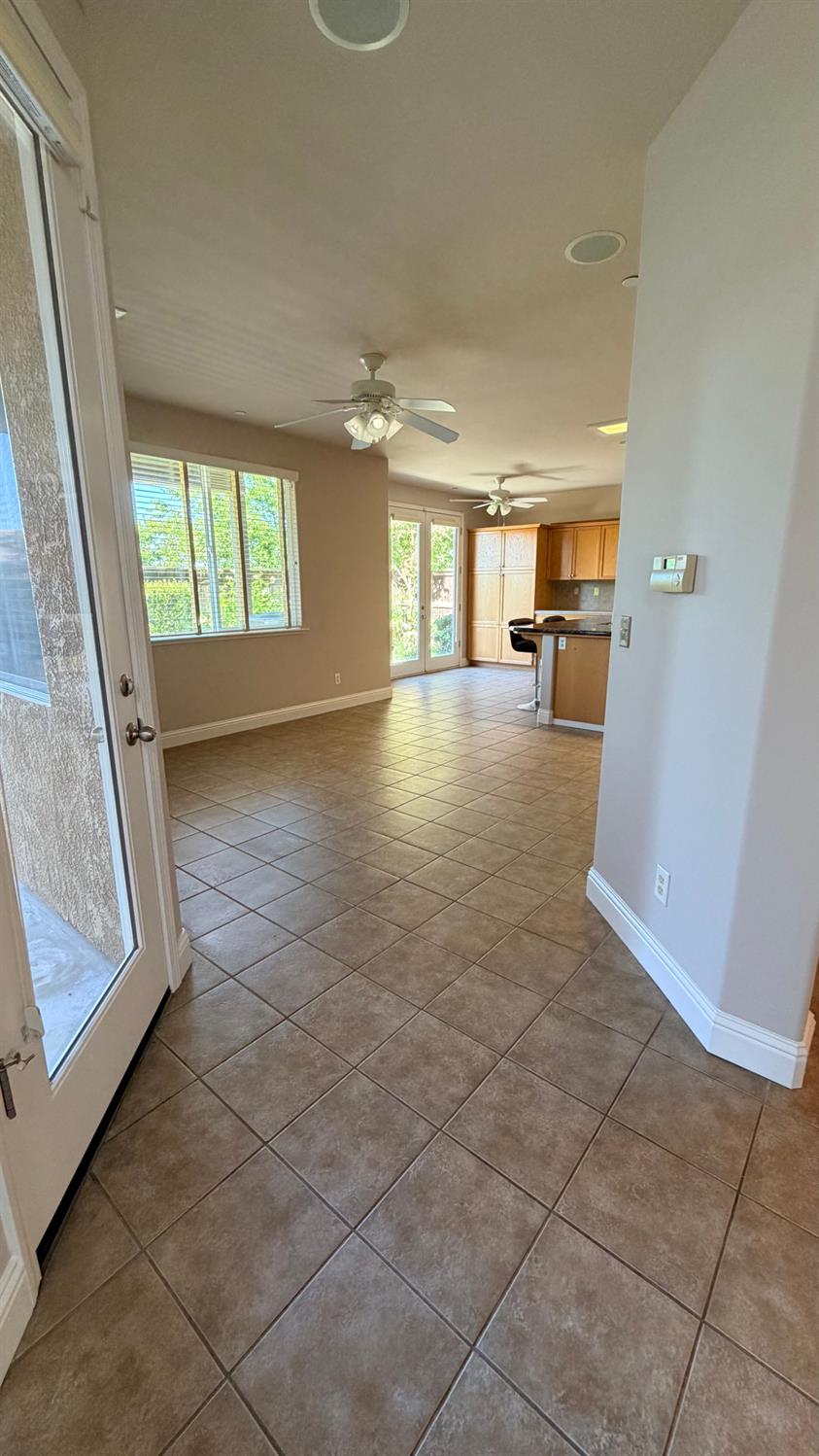 5284 W King Fisher Ln, Fresno, CA 93722