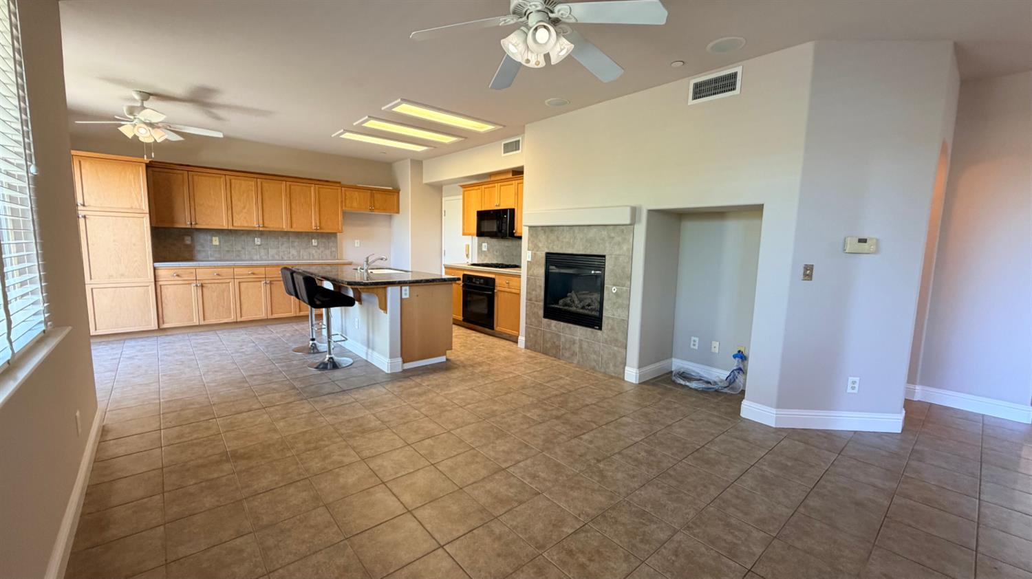 5284 W King Fisher Ln, Fresno, CA 93722