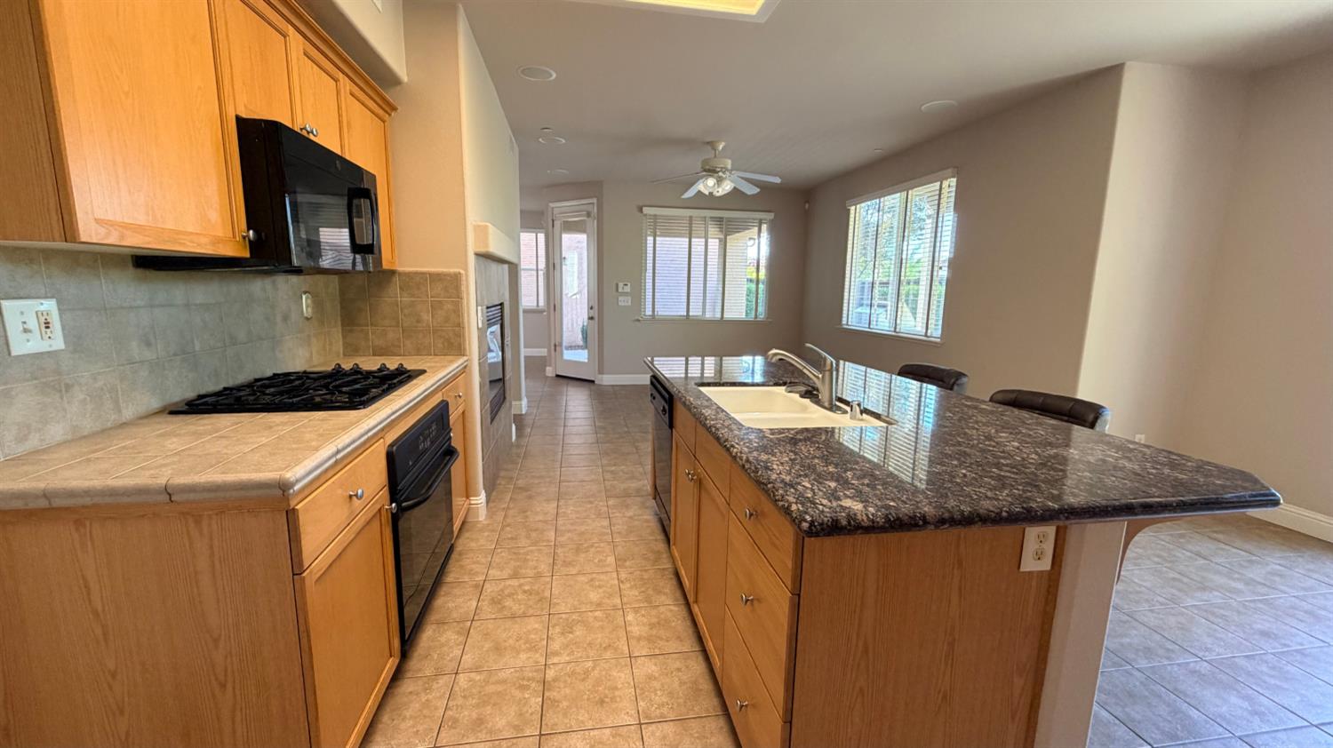 5284 W King Fisher Ln, Fresno, CA 93722