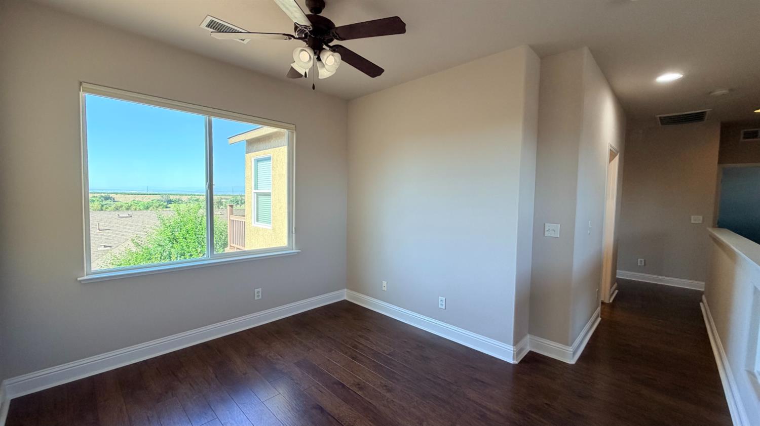 5284 W King Fisher Ln, Fresno, CA 93722