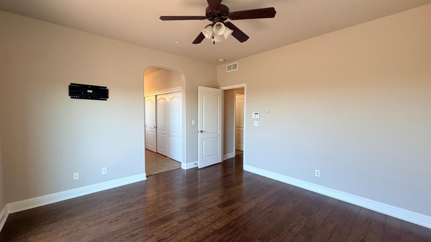 5284 W King Fisher Ln, Fresno, CA 93722