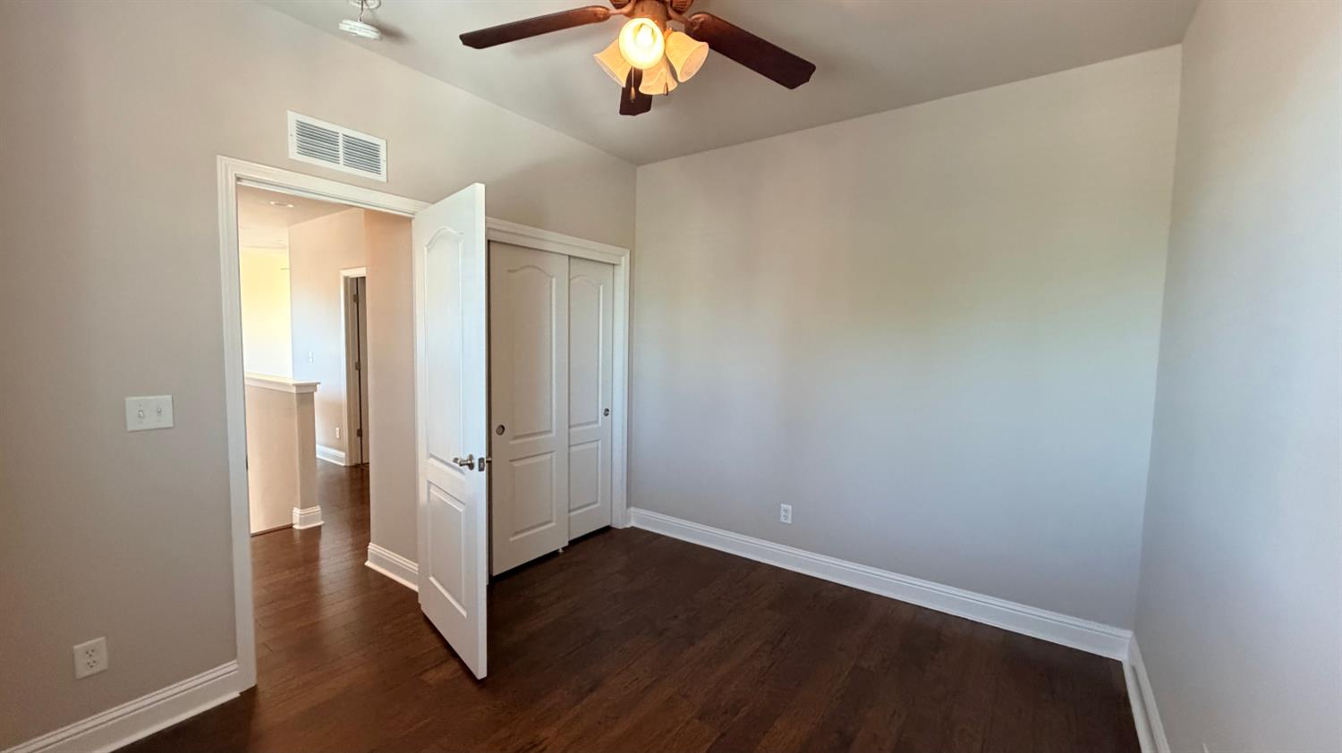 5284 W King Fisher Ln, Fresno, CA 93722