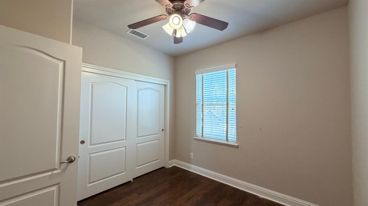 5284 W King Fisher Ln, Fresno, CA 93722