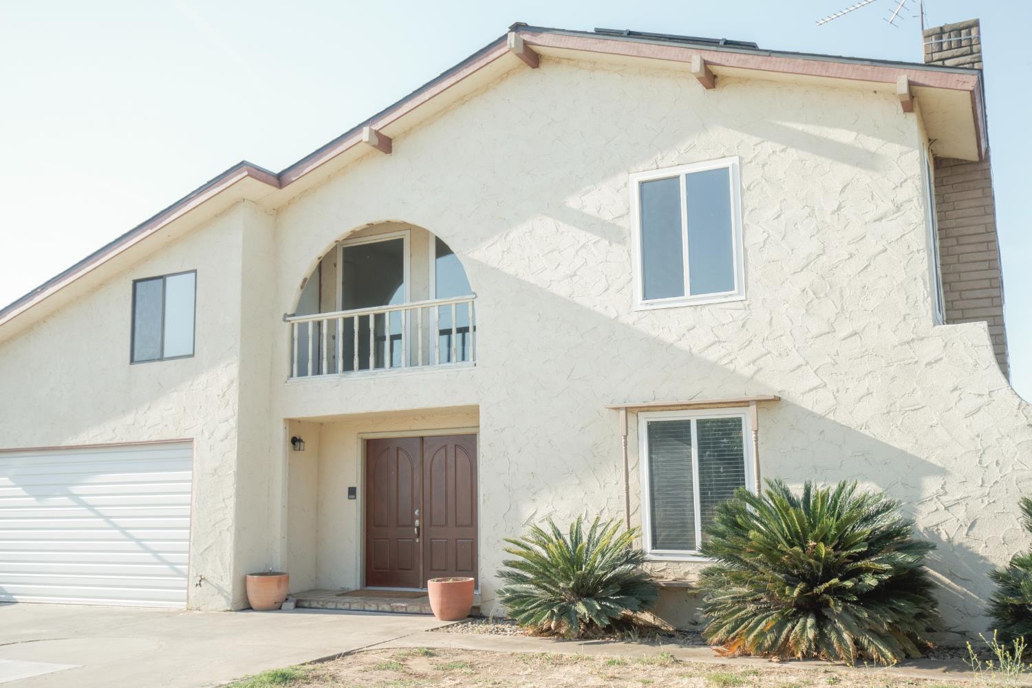 9569 E Olive Ave, Sanger, CA 93657
