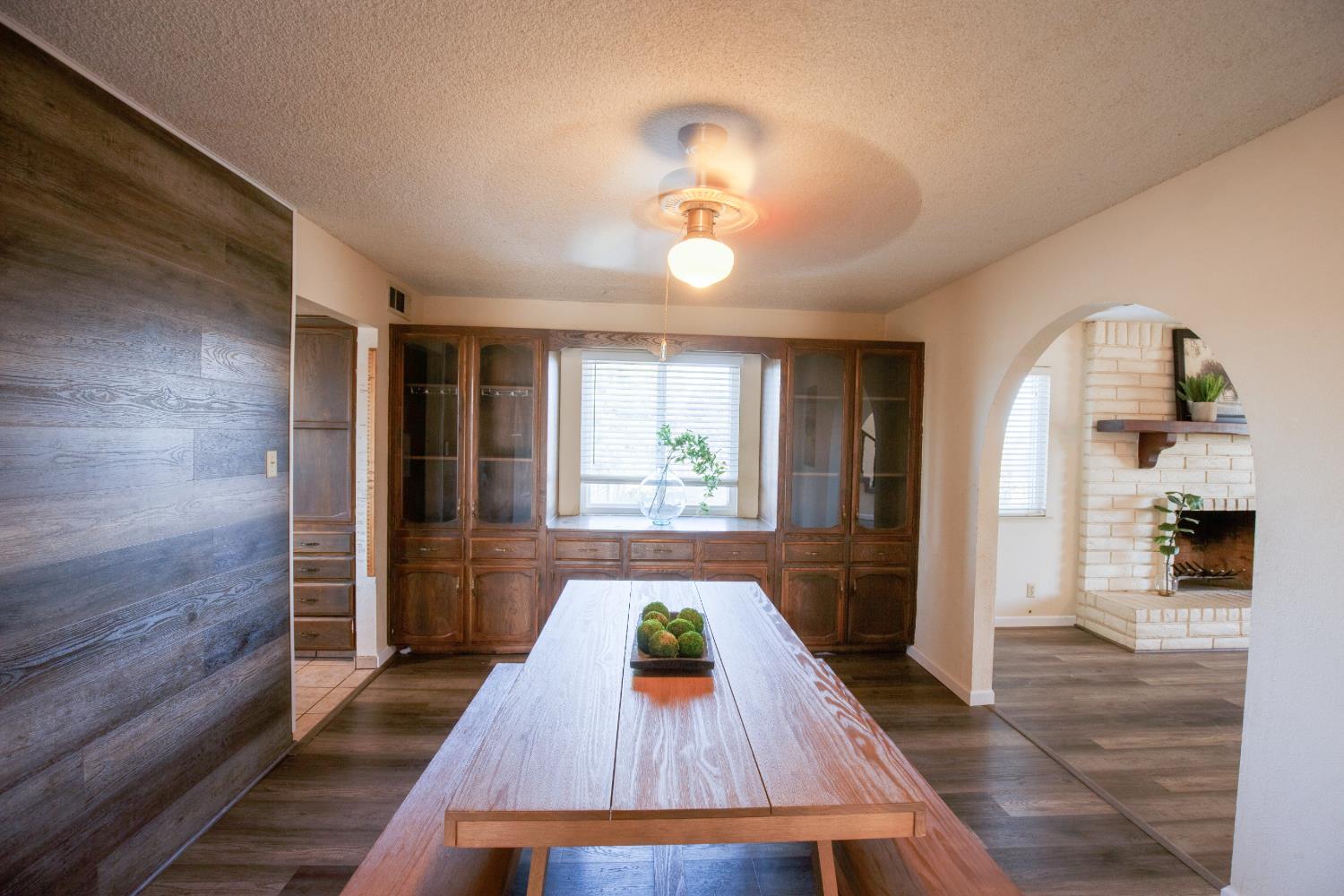 9569 E Olive Ave, Sanger, CA 93657