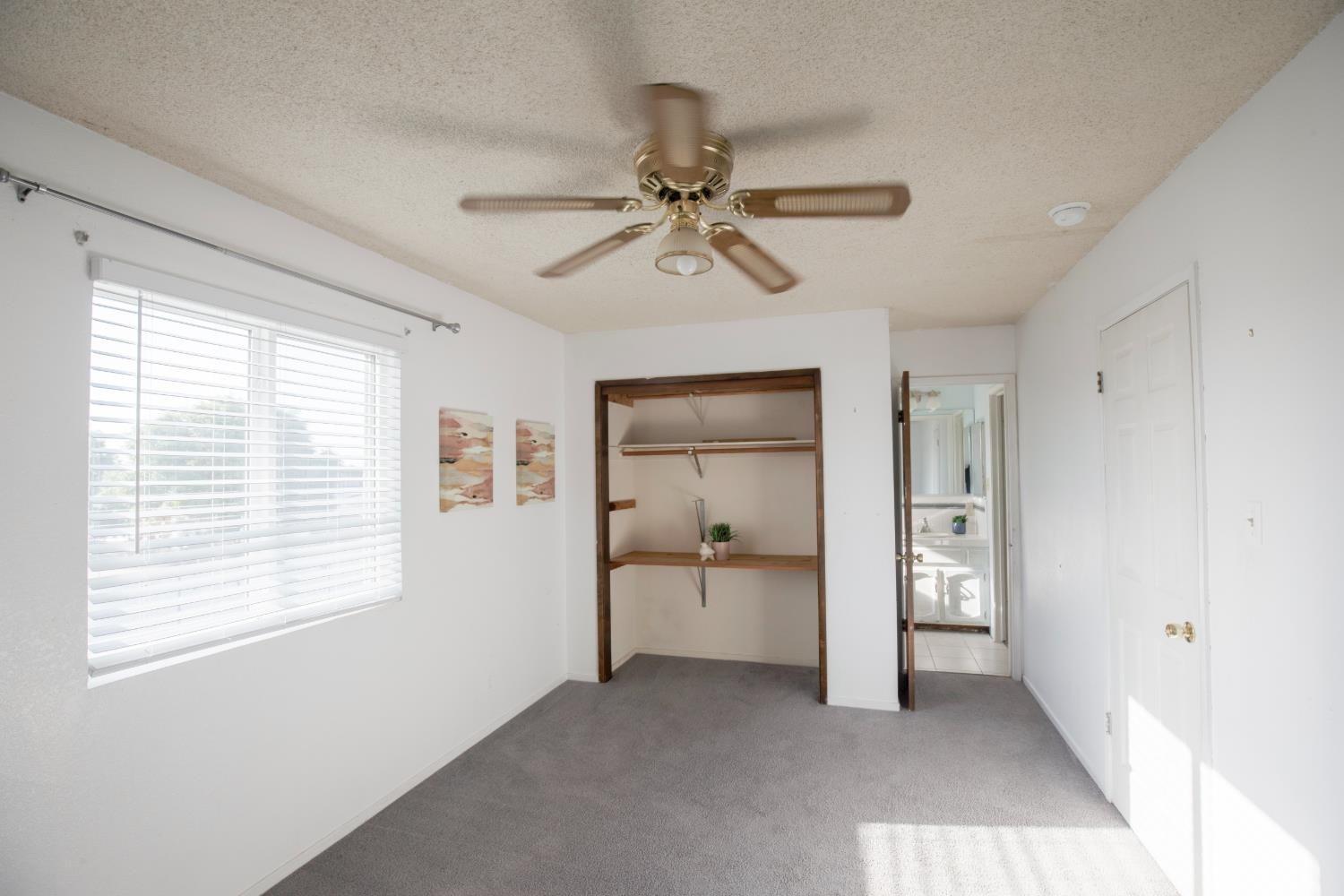 9569 E Olive Ave, Sanger, CA 93657