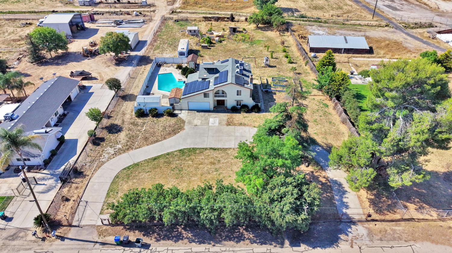 9569 E Olive Ave, Sanger, CA 93657