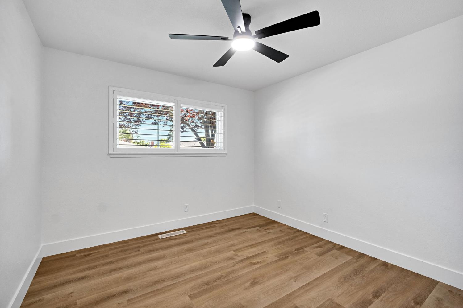 474 E Escalon Ave, Fresno, CA 93710