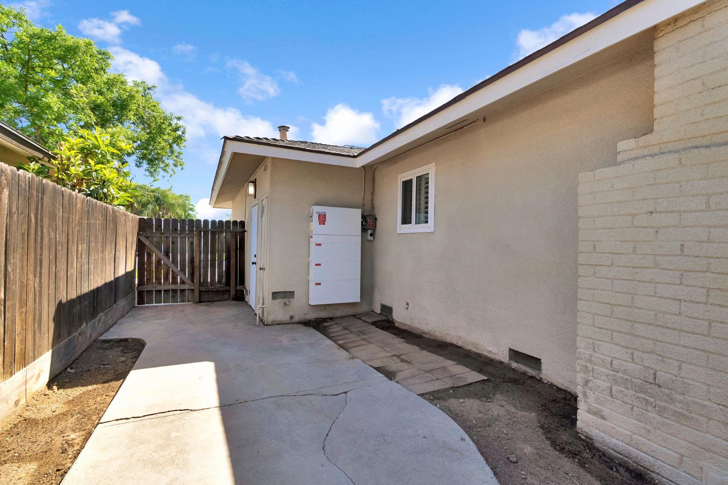 474 E Escalon Ave, Fresno, CA 93710
