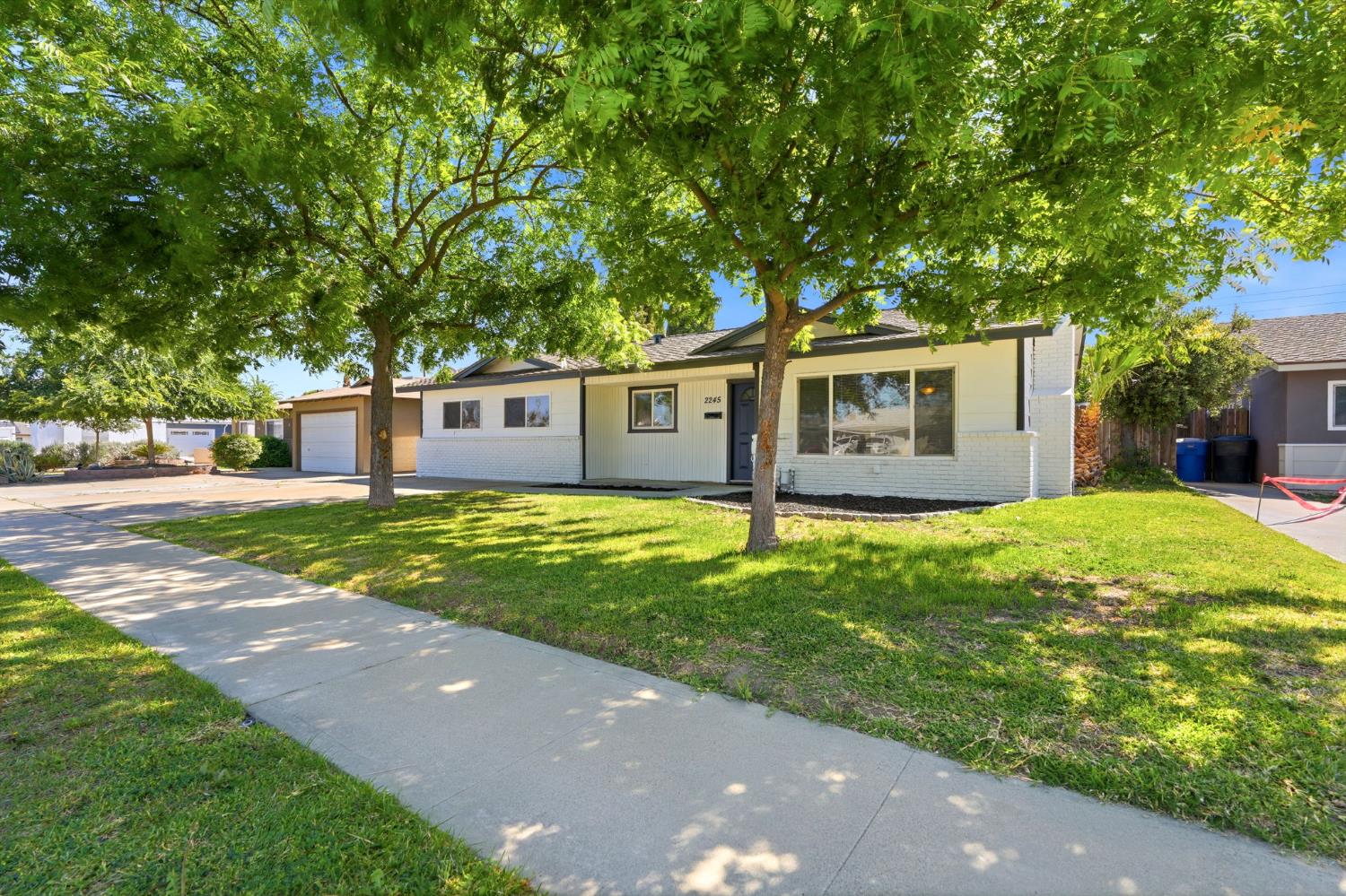 2245 E Lemmon Way, Hanford, CA 93230