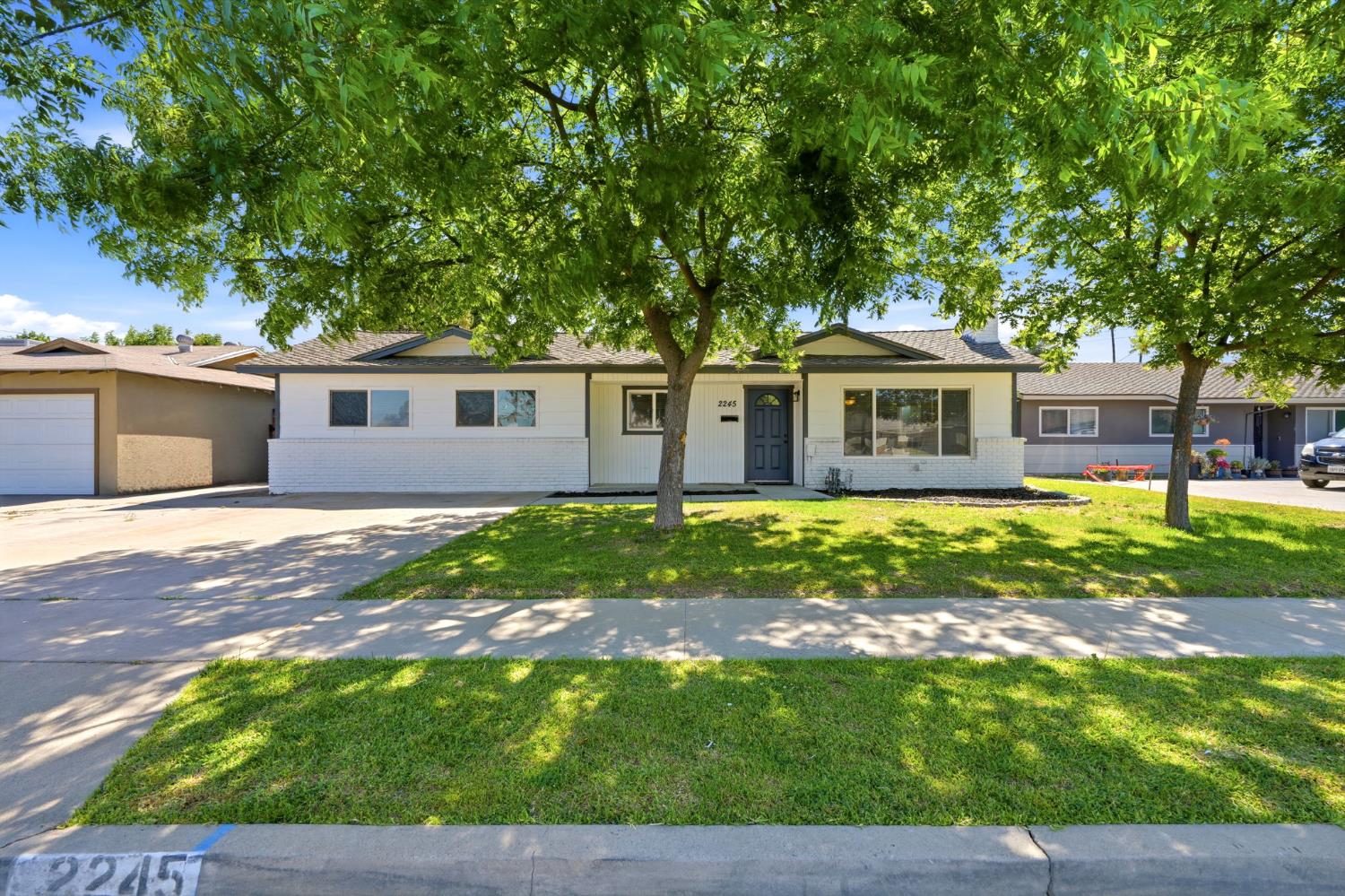 2245 E Lemmon Way, Hanford, CA 93230