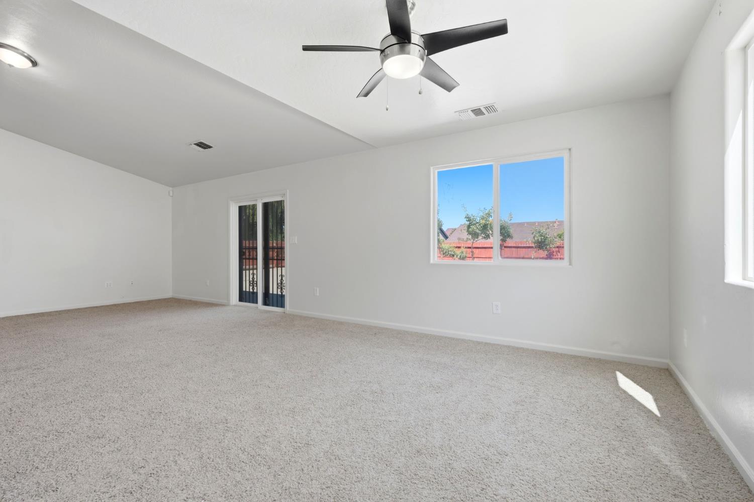 3308 Gregory Ave, Fresno, CA 93722