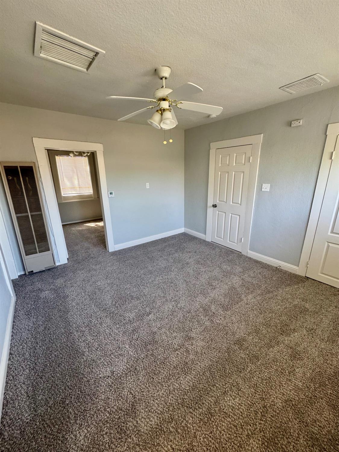 909 E Lincoln Ave, Madera, CA 93638