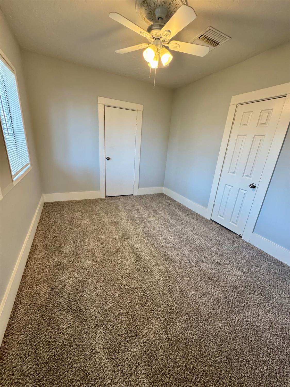 909 E Lincoln Ave, Madera, CA 93638
