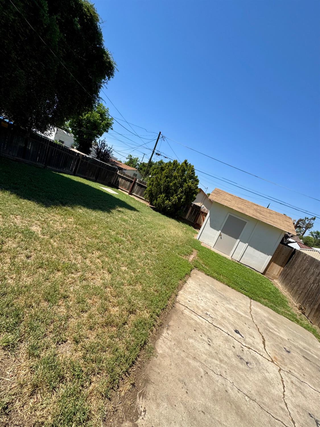 909 E Lincoln Ave, Madera, CA 93638