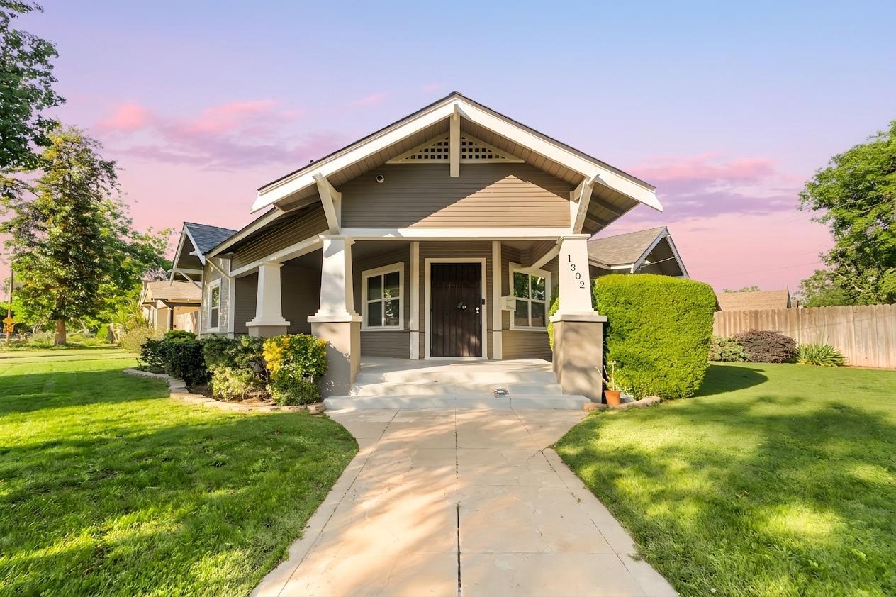1302 N Safford, Fresno, CA 93728