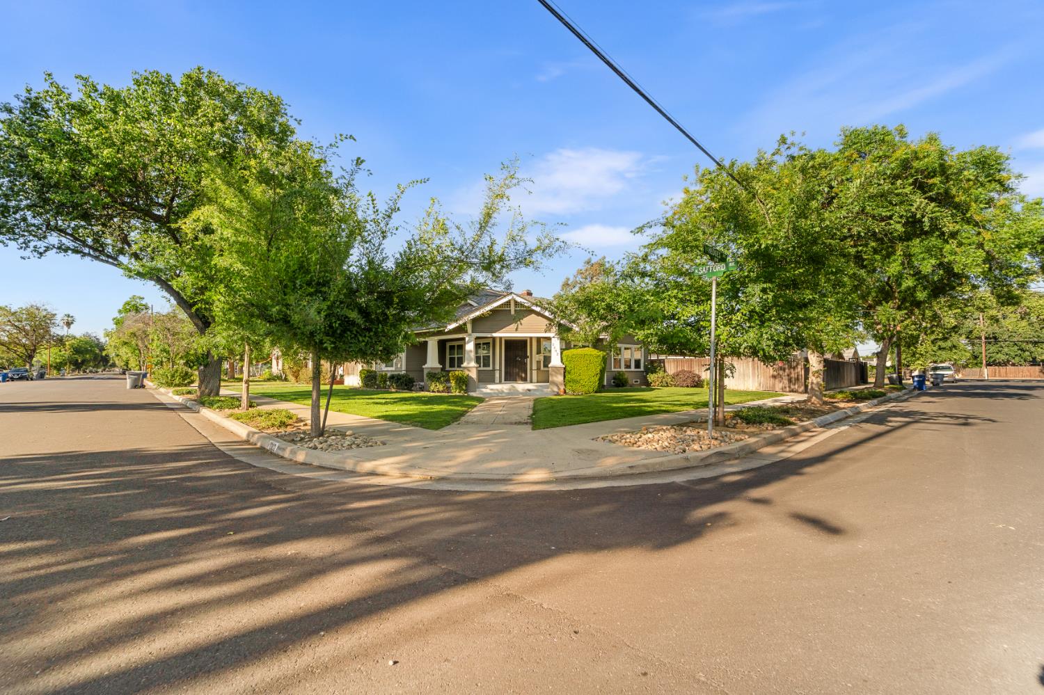 1302 N Safford, Fresno, CA 93728