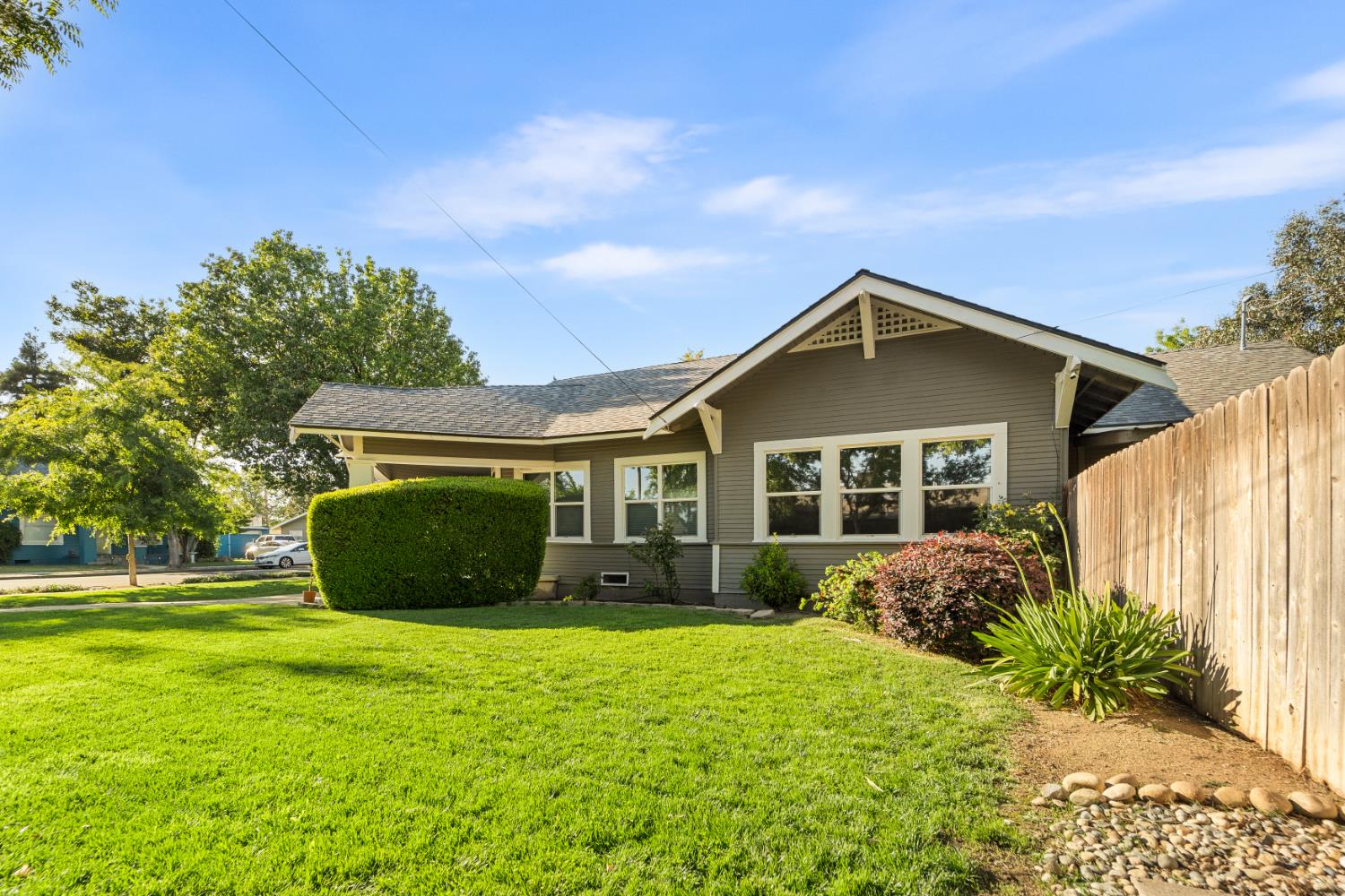 1302 N Safford, Fresno, CA 93728