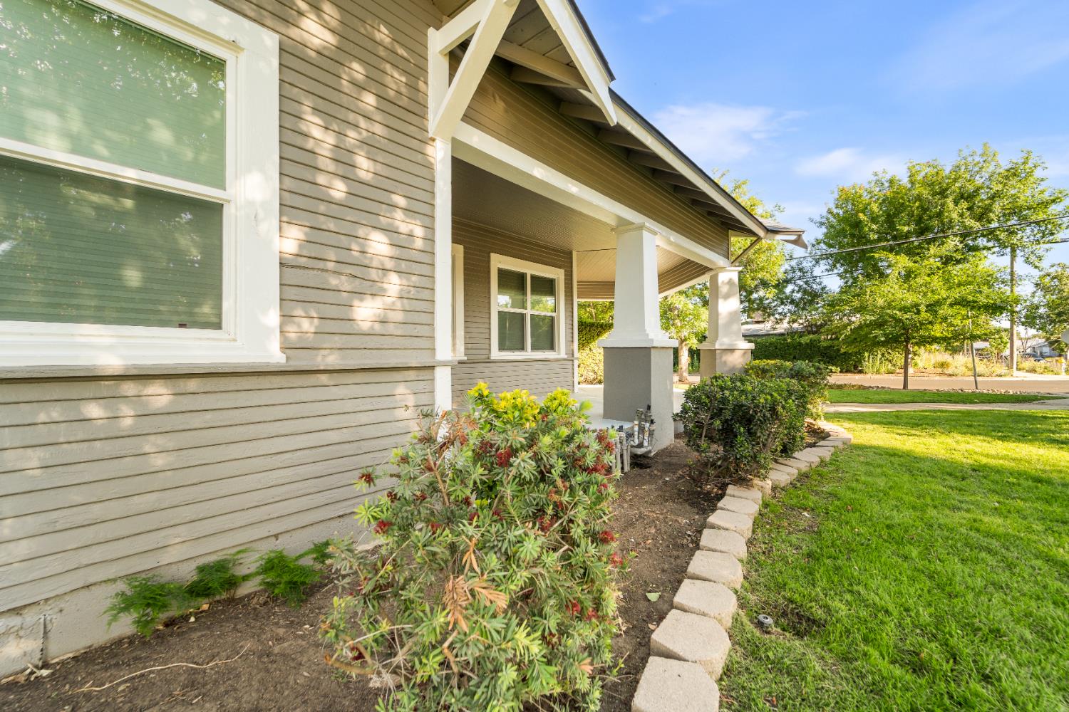 1302 N Safford, Fresno, CA 93728