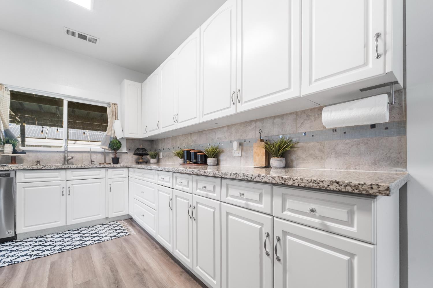 1302 N Safford, Fresno, CA 93728