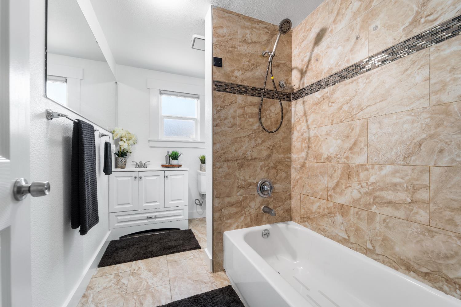 1302 N Safford, Fresno, CA 93728