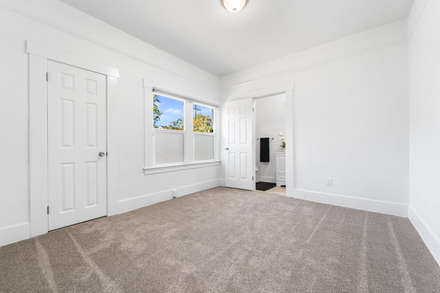 1302 N Safford, Fresno, CA 93728