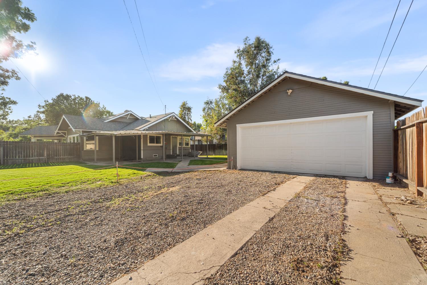 1302 N Safford, Fresno, CA 93728