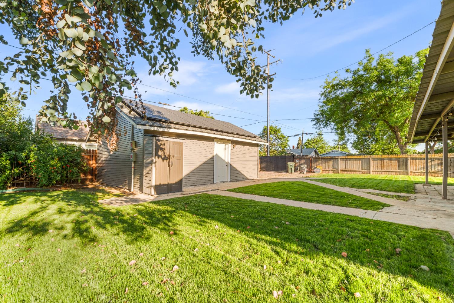 1302 N Safford, Fresno, CA 93728