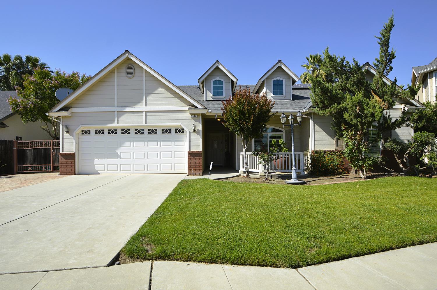 2976 E Christopher Dr, Fresno, CA 93720