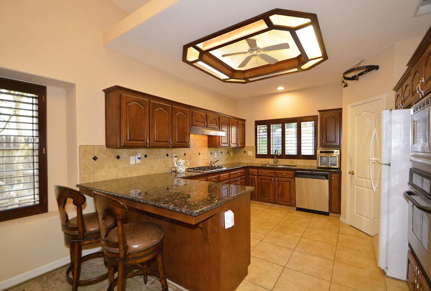 2976 E Christopher Dr, Fresno, CA 93720