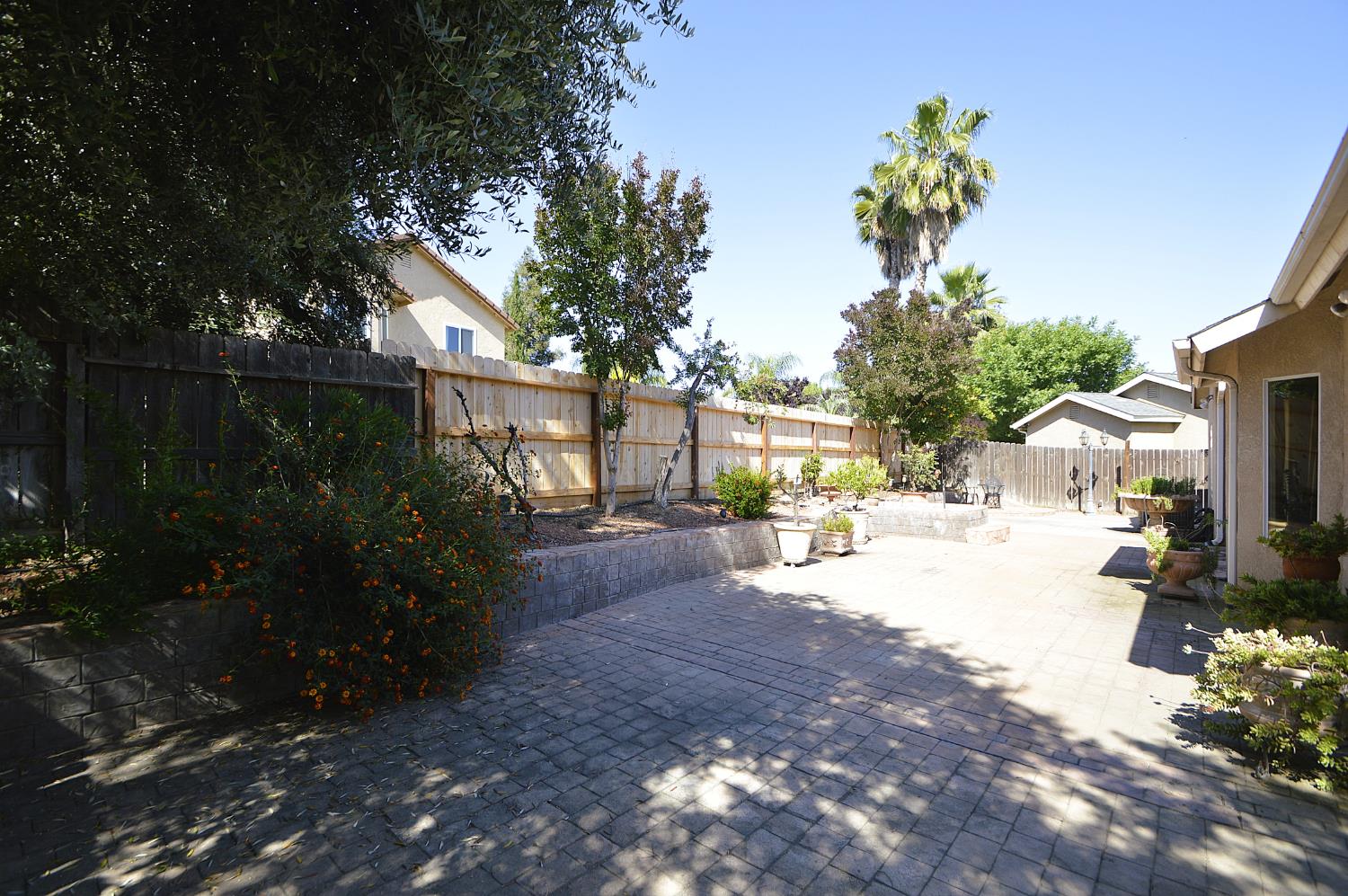 2976 E Christopher Dr, Fresno, CA 93720