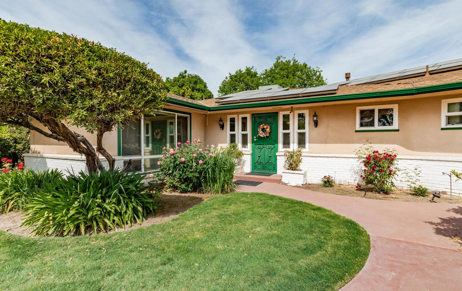 5767 E Park Circle Dr, Fresno, CA 93727