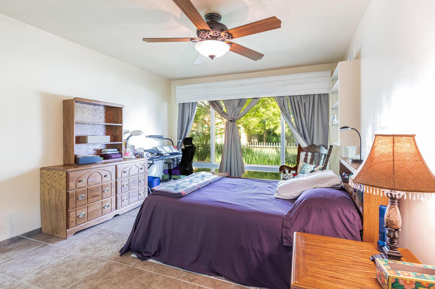 5767 E Park Circle Dr, Fresno, CA 93727