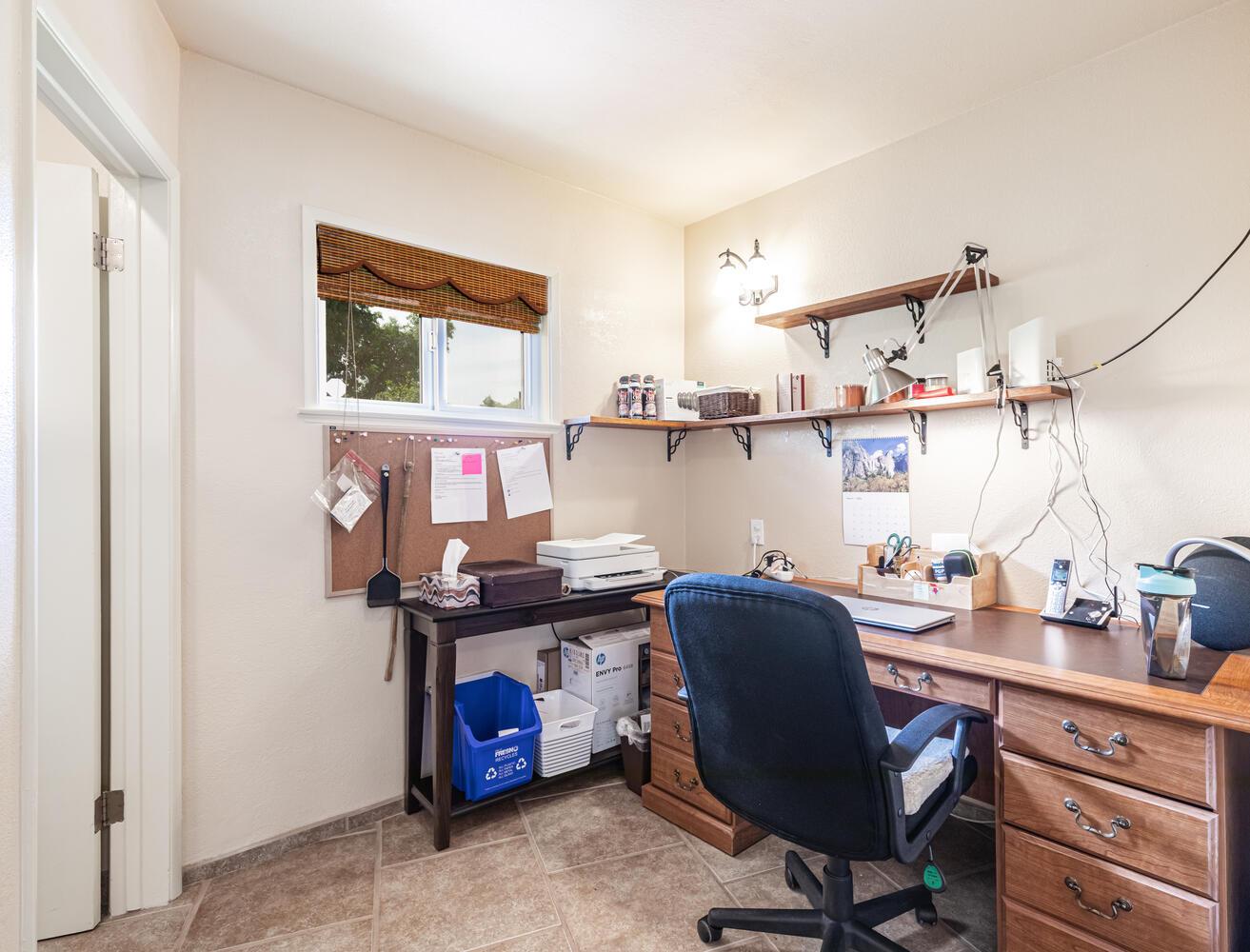 5767 E Park Circle Dr, Fresno, CA 93727