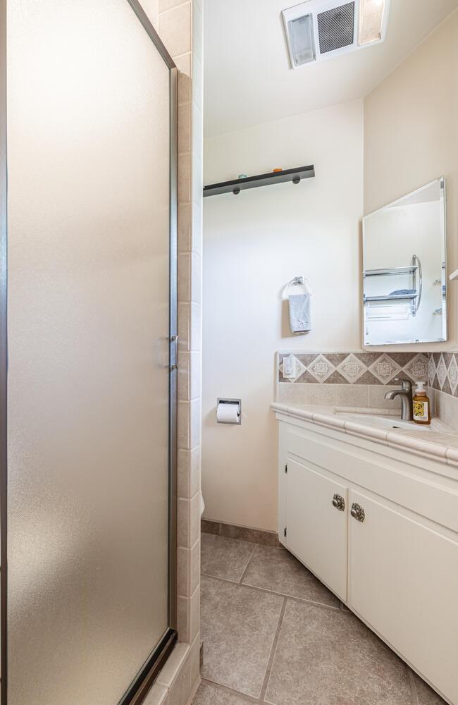 5767 E Park Circle Dr, Fresno, CA 93727