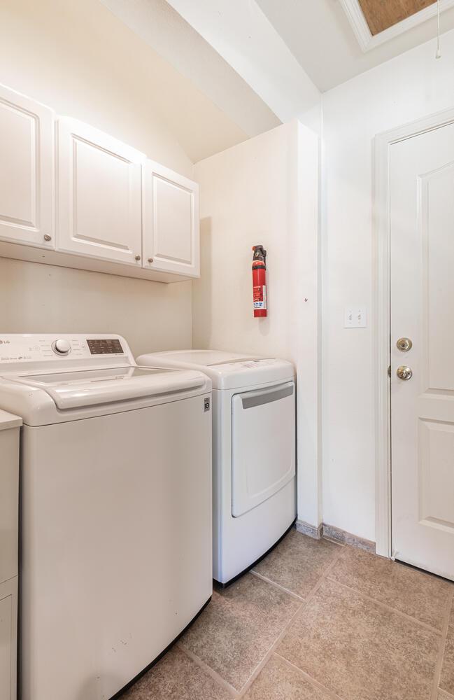 5767 E Park Circle Dr, Fresno, CA 93727