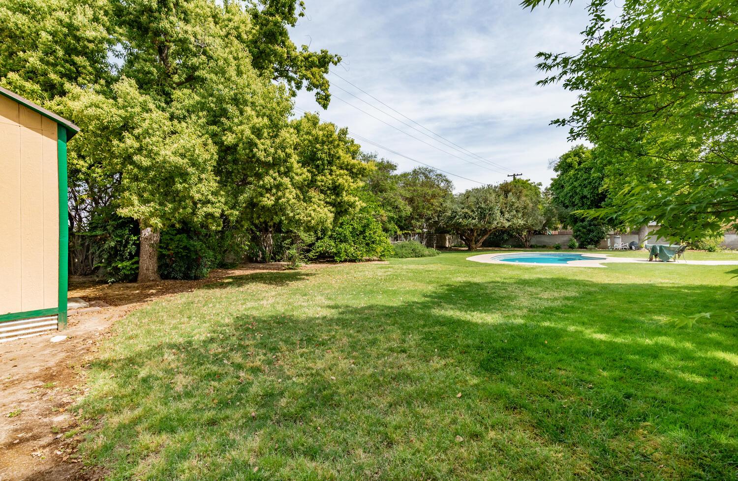 5767 E Park Circle Dr, Fresno, CA 93727