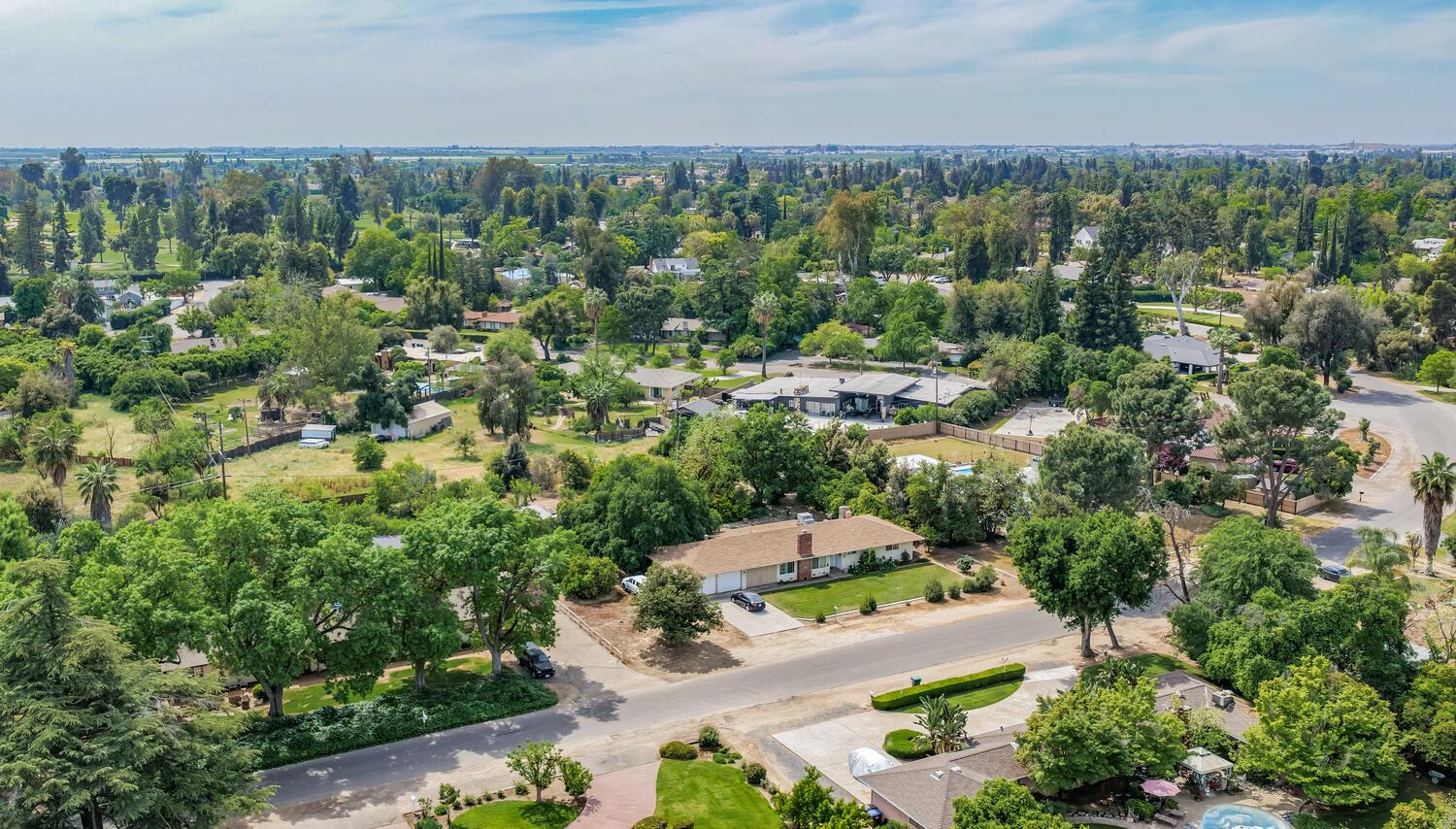 5767 E Park Circle Dr, Fresno, CA 93727